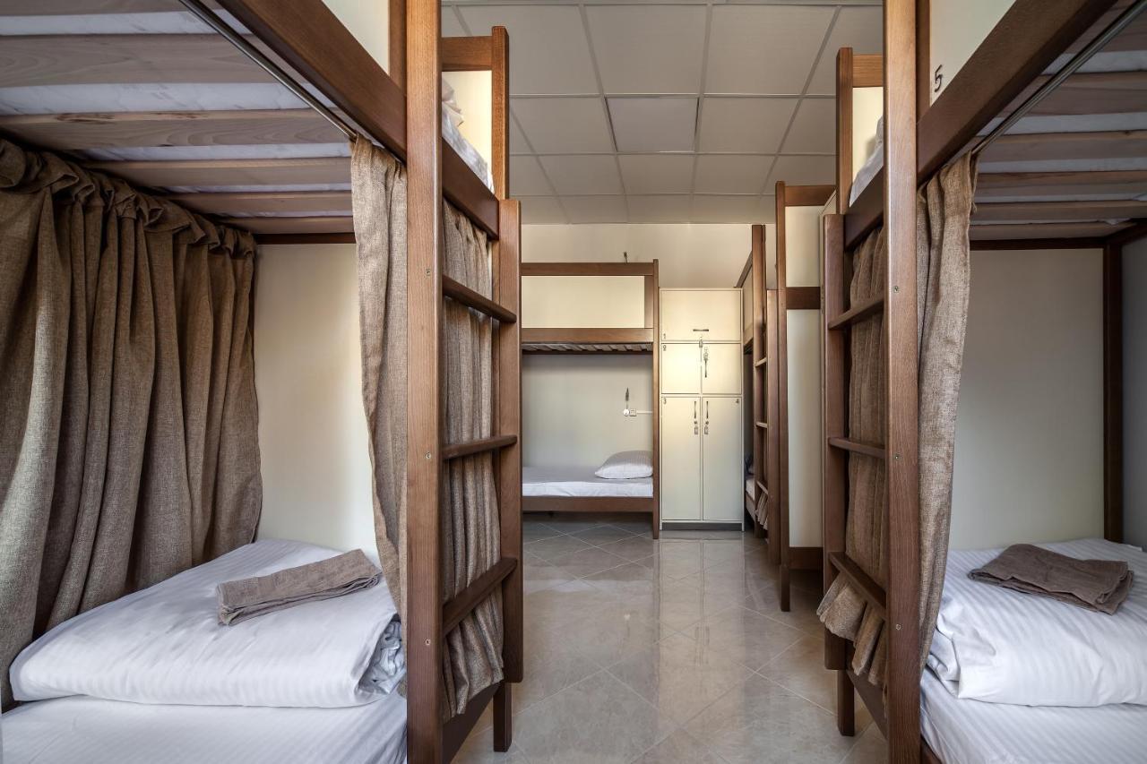 Ostriv Hostel Lviv Buitenkant foto