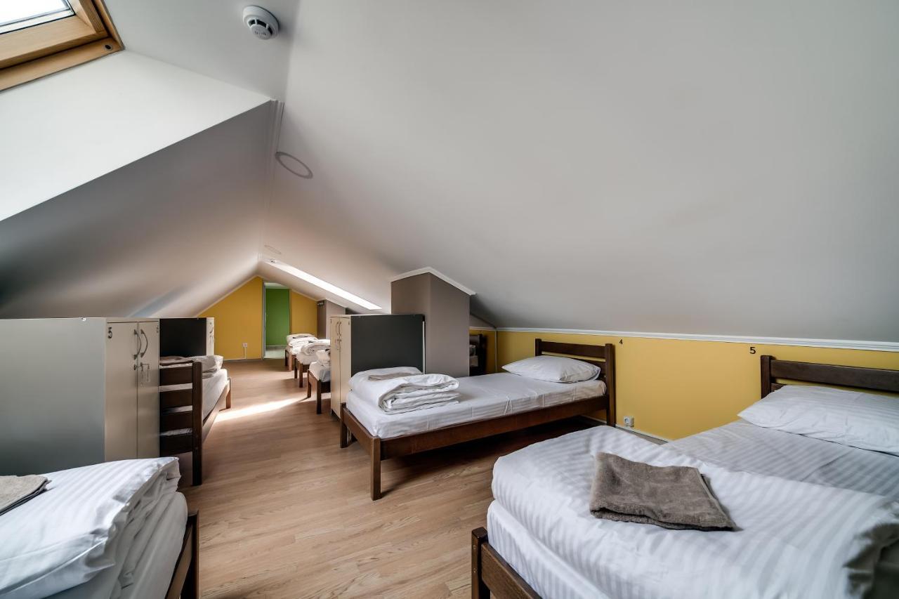Ostriv Hostel Lviv Buitenkant foto