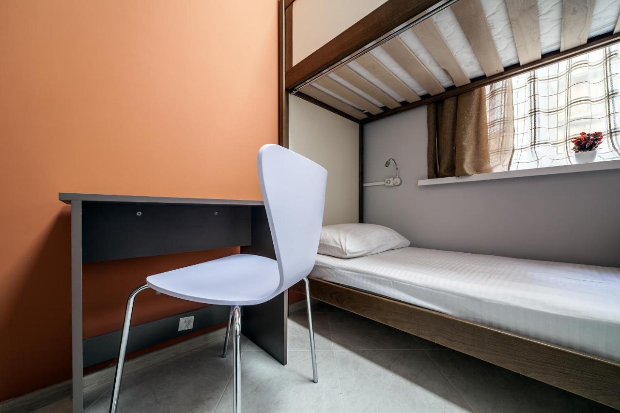 Ostriv Hostel Lviv Buitenkant foto