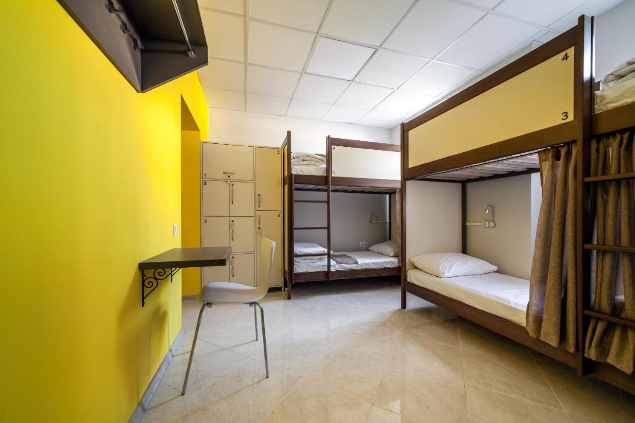 Ostriv Hostel Lviv Buitenkant foto
