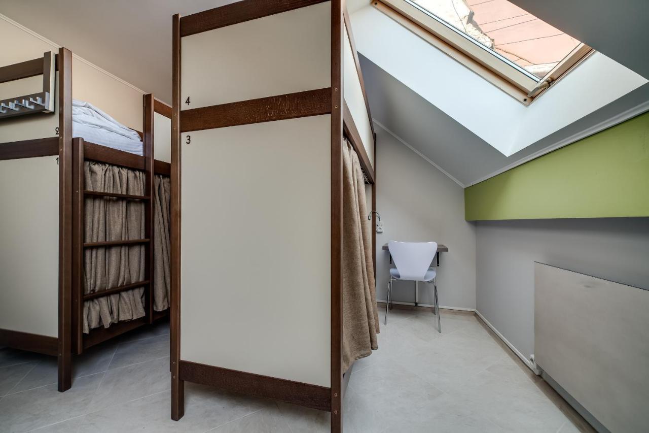 Ostriv Hostel Lviv Buitenkant foto