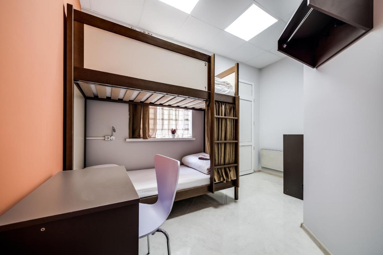 Ostriv Hostel Lviv Buitenkant foto