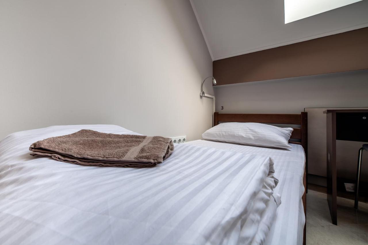 Ostriv Hostel Lviv Buitenkant foto