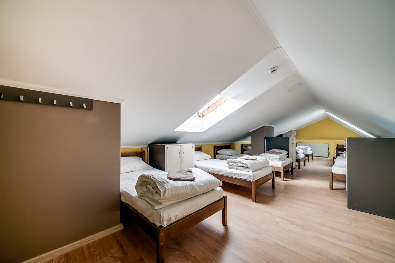 Ostriv Hostel Lviv Buitenkant foto