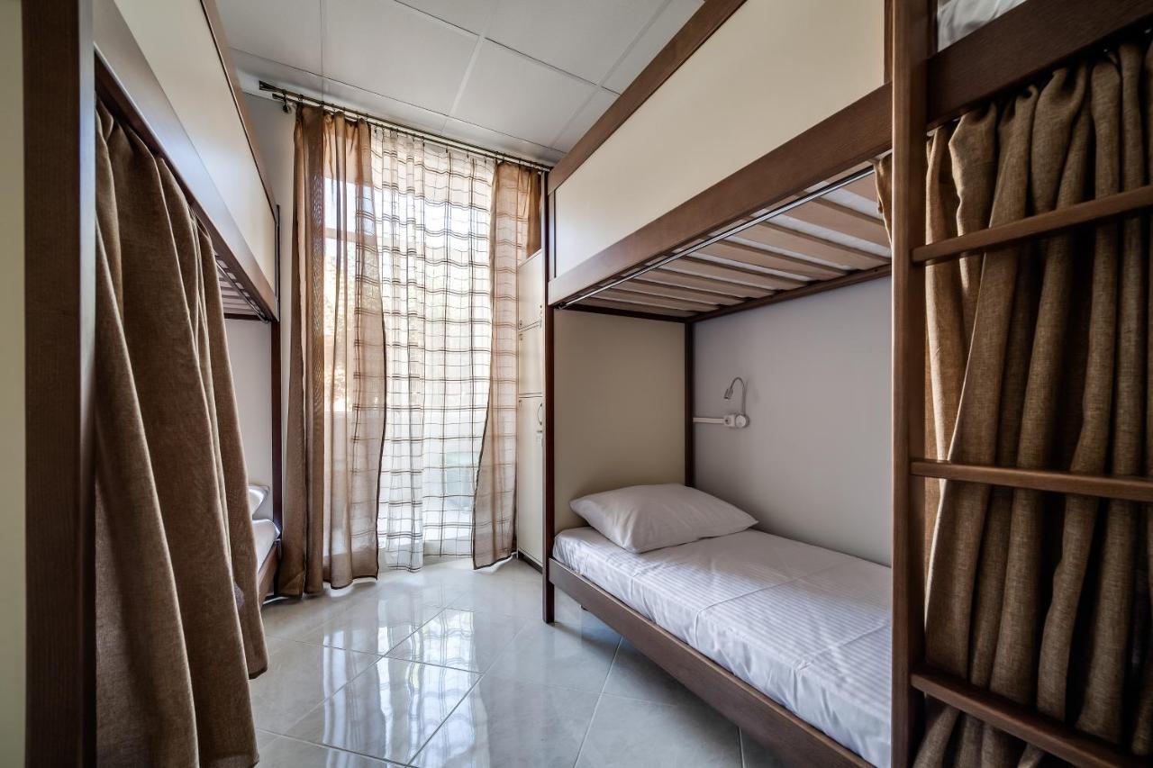 Ostriv Hostel Lviv Buitenkant foto