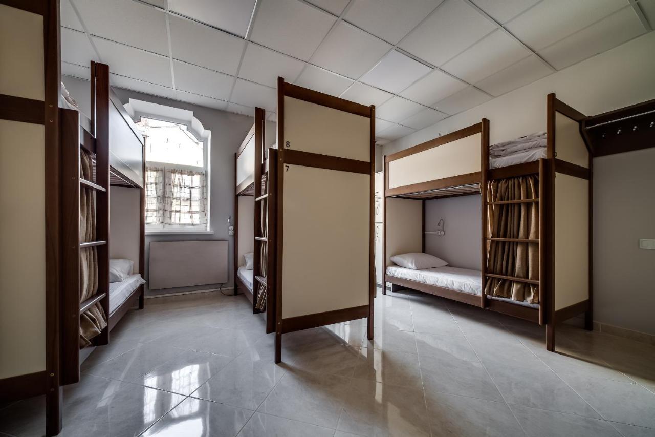 Ostriv Hostel Lviv Buitenkant foto