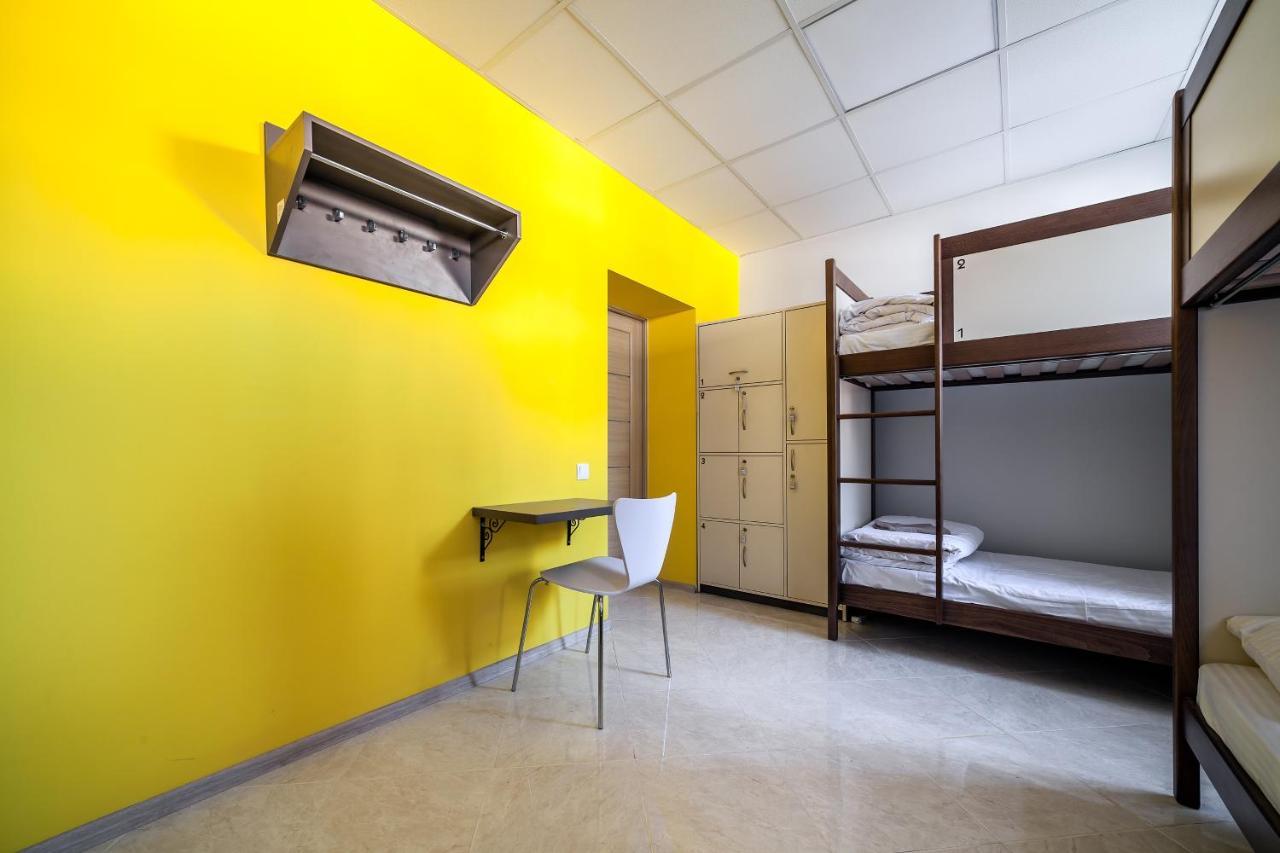 Ostriv Hostel Lviv Buitenkant foto