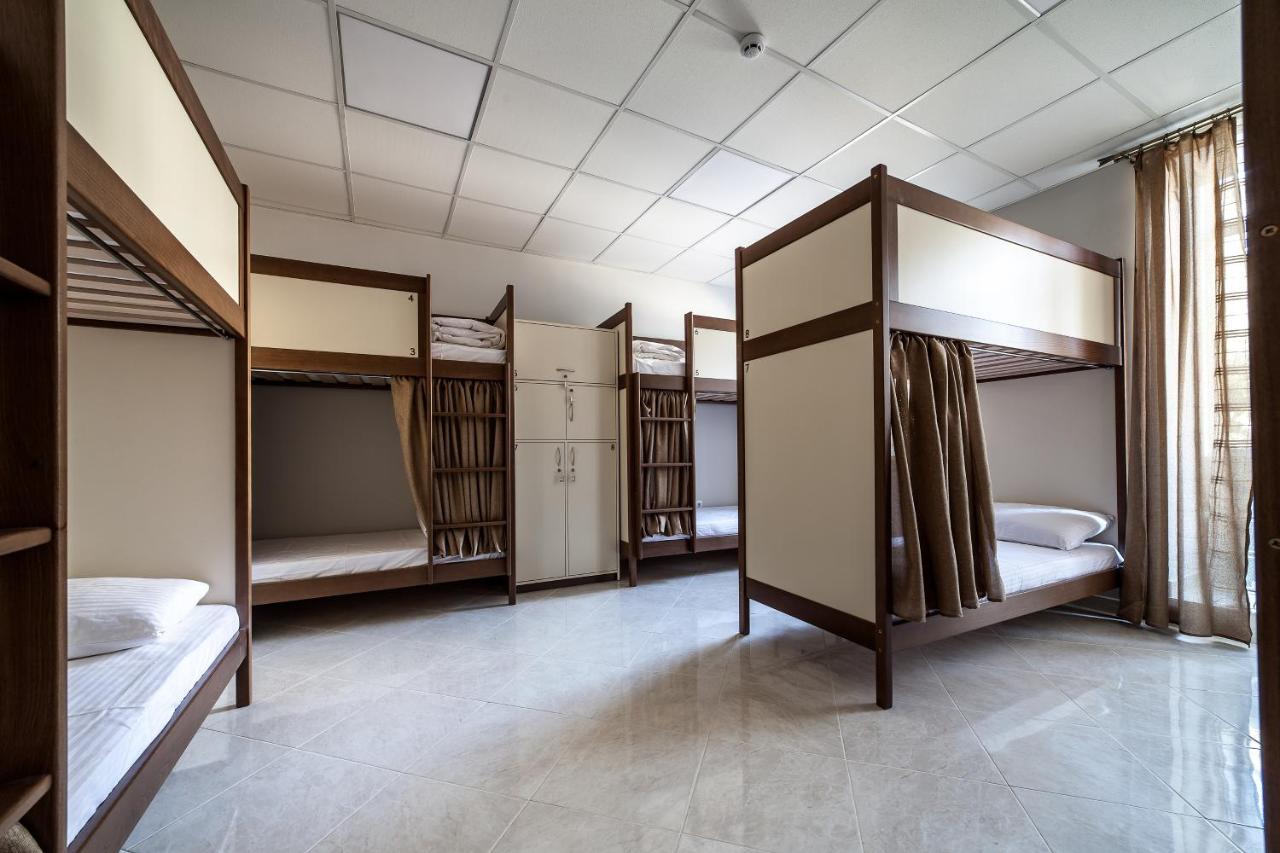 Ostriv Hostel Lviv Buitenkant foto