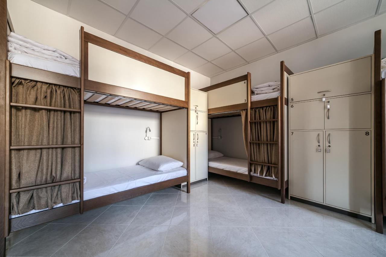 Ostriv Hostel Lviv Buitenkant foto
