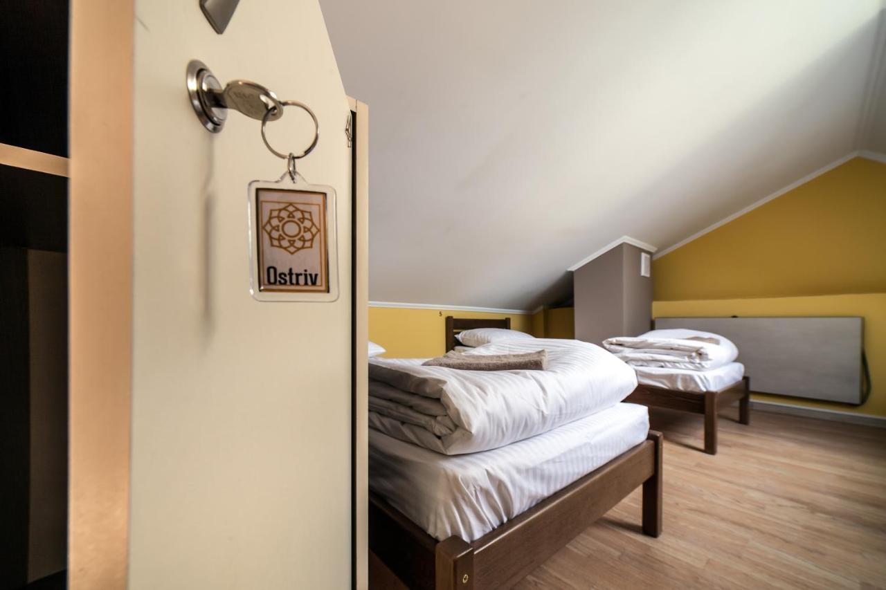 Ostriv Hostel Lviv Buitenkant foto