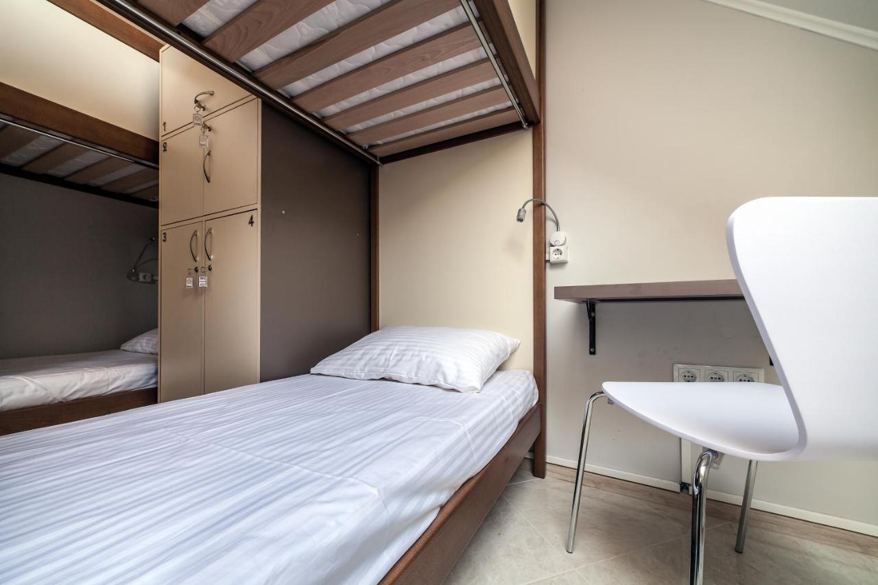 Ostriv Hostel Lviv Buitenkant foto