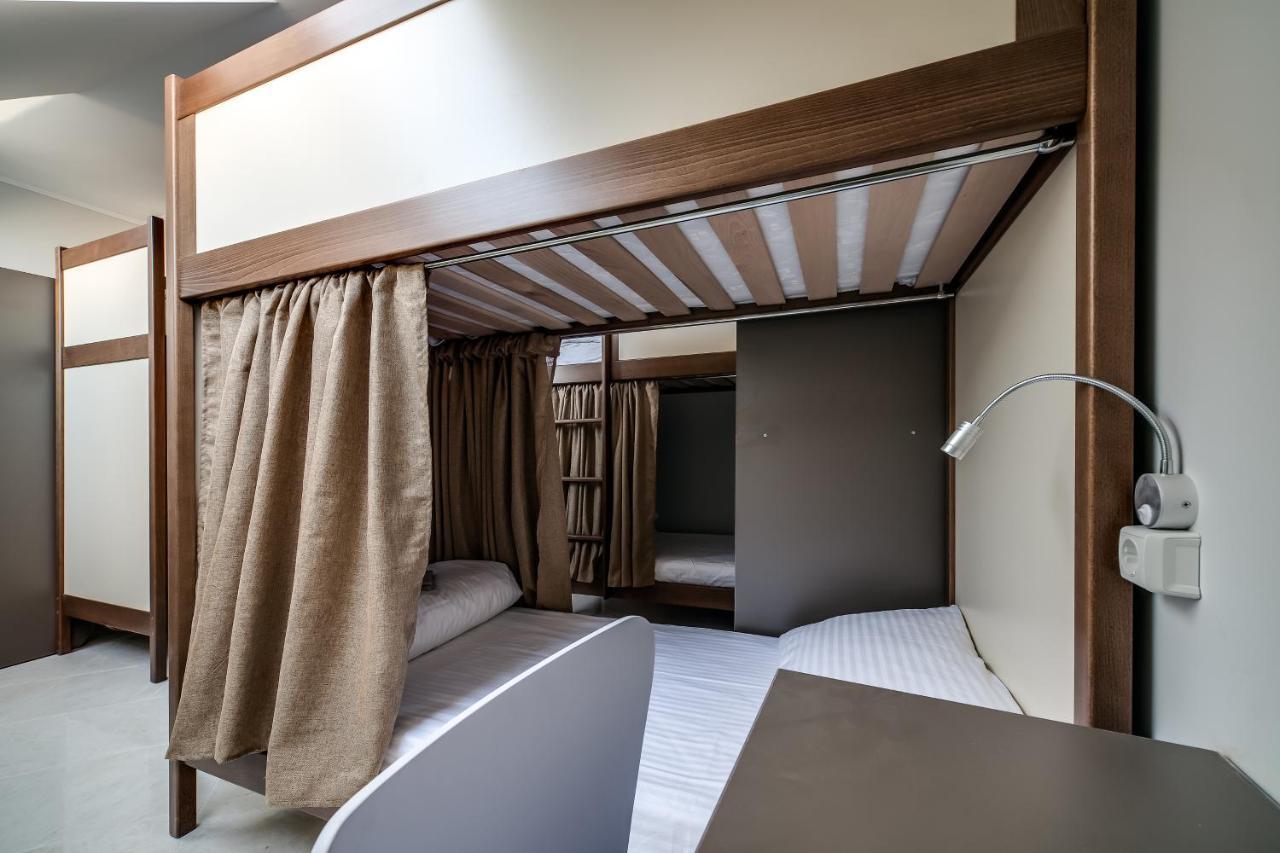 Ostriv Hostel Lviv Buitenkant foto