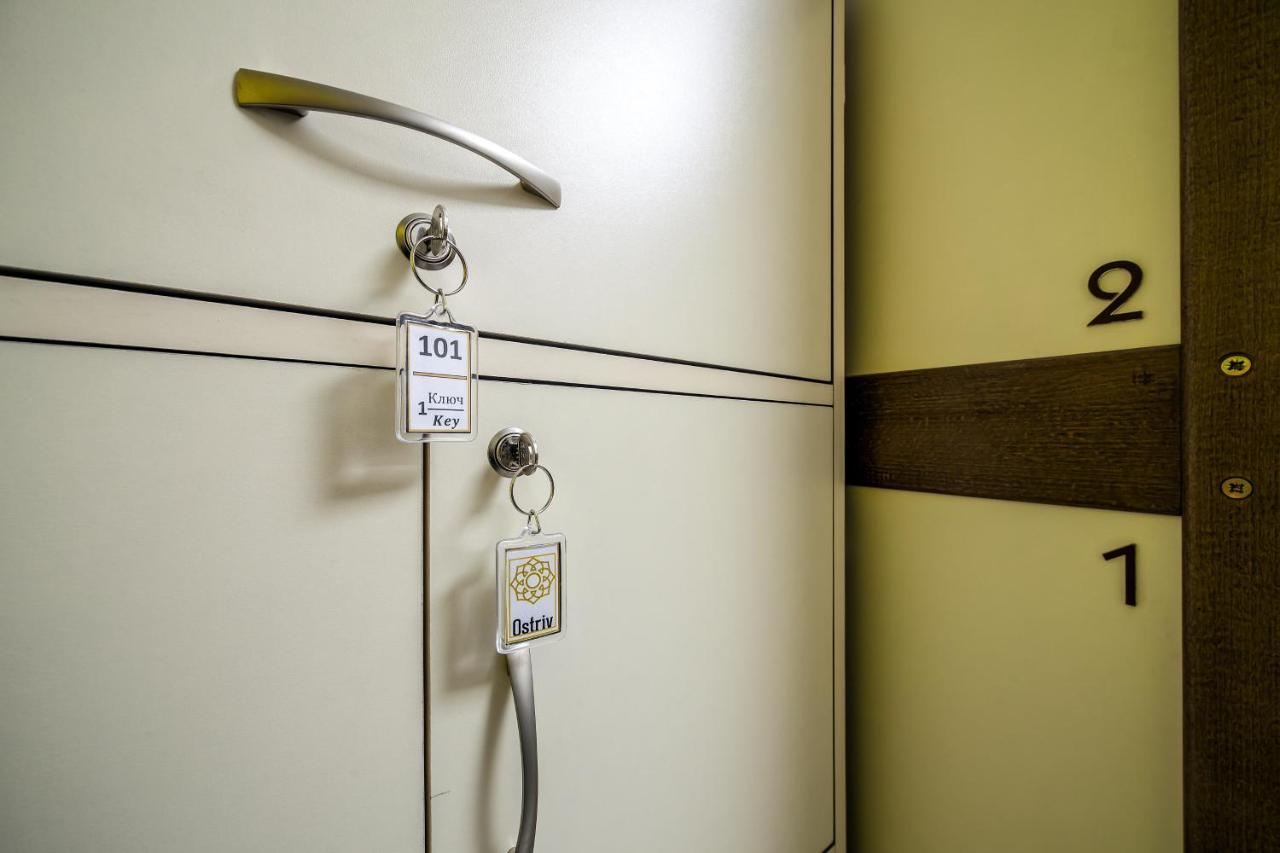 Ostriv Hostel Lviv Buitenkant foto