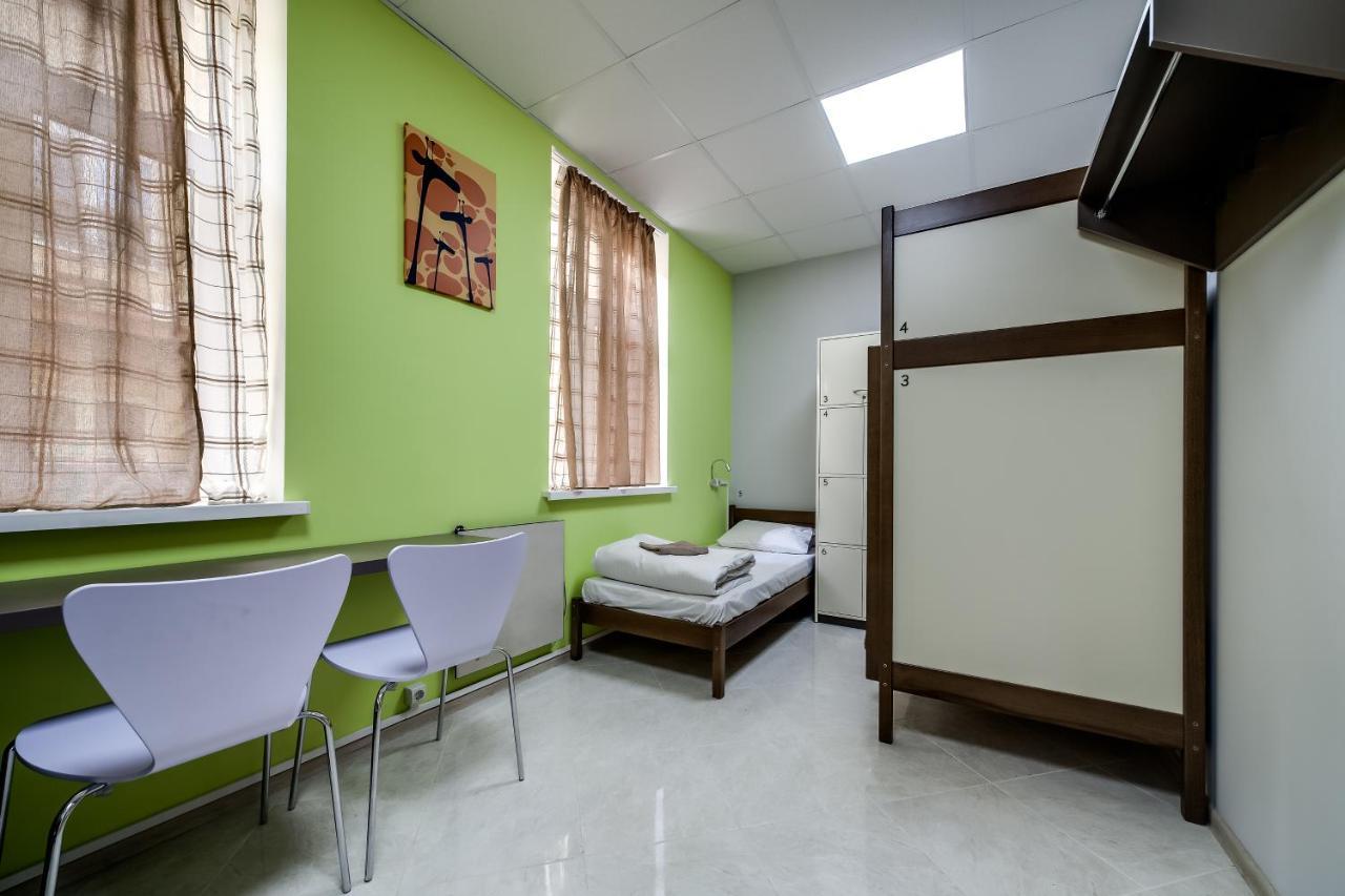 Ostriv Hostel Lviv Buitenkant foto