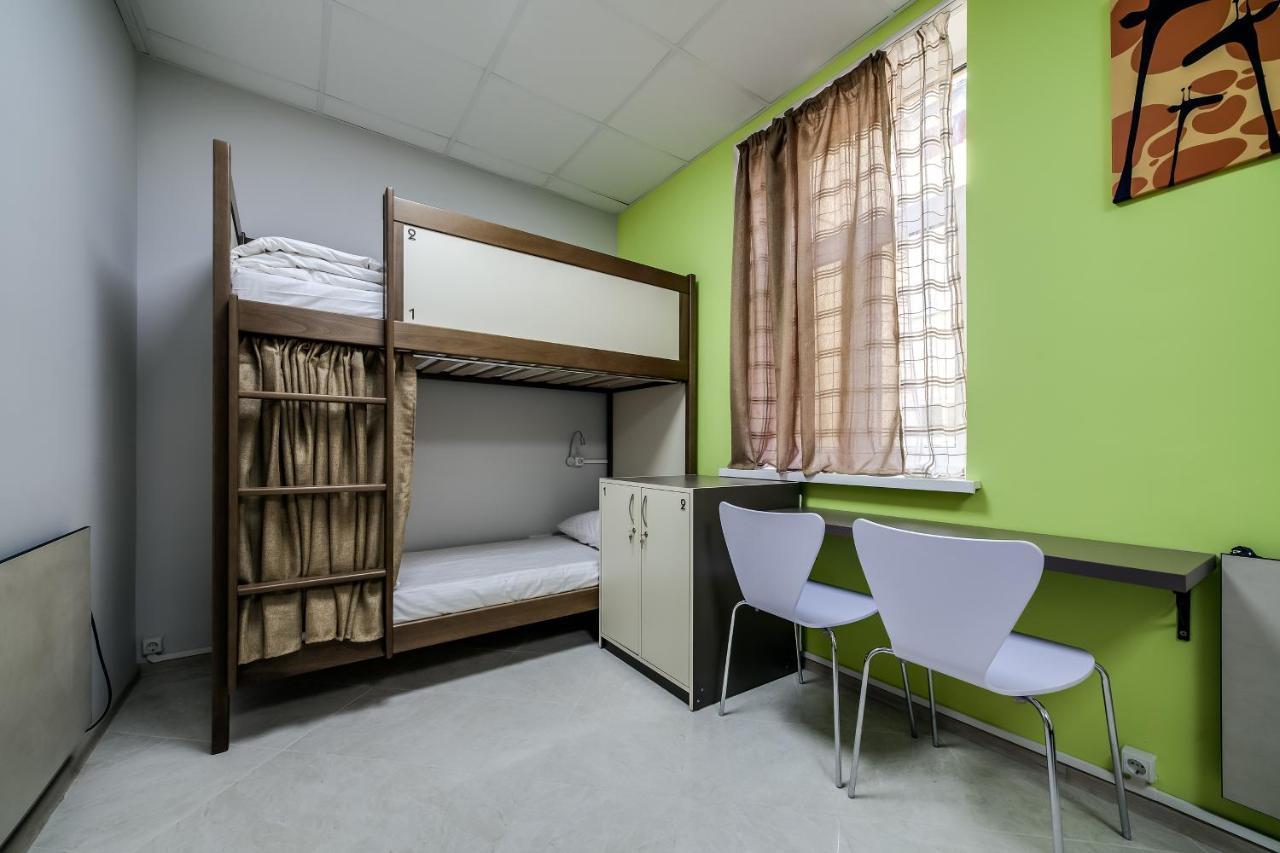 Ostriv Hostel Lviv Buitenkant foto