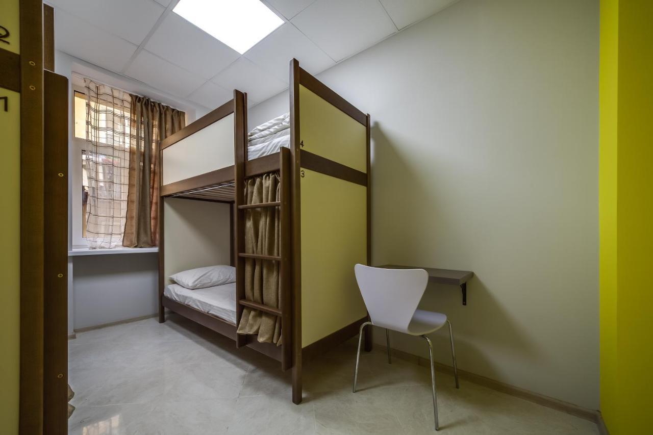 Ostriv Hostel Lviv Buitenkant foto