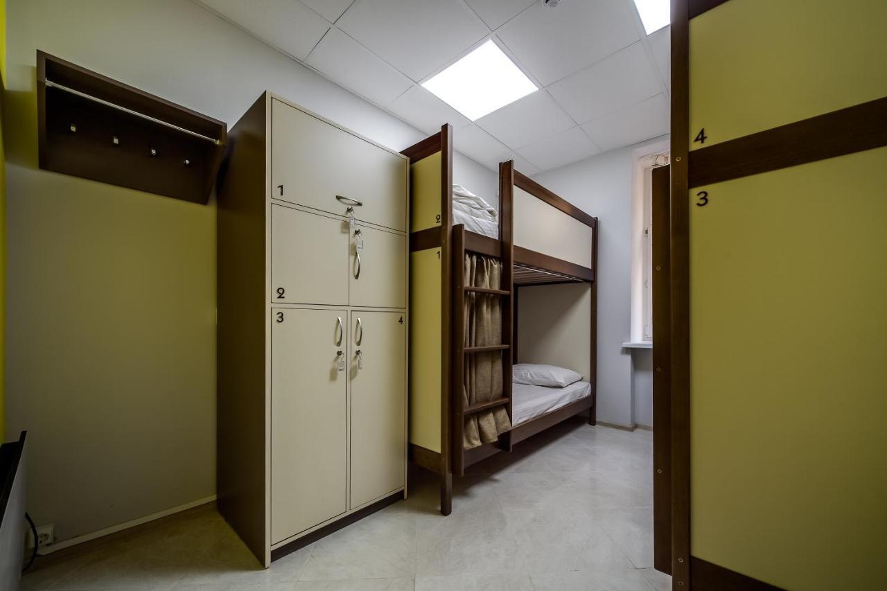 Ostriv Hostel Lviv Buitenkant foto