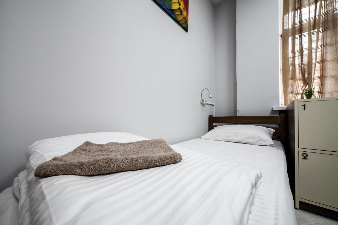 Ostriv Hostel Lviv Buitenkant foto