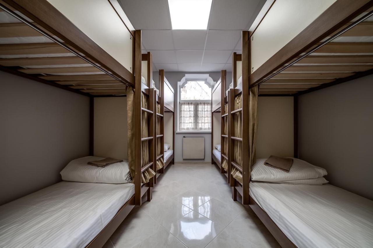 Ostriv Hostel Lviv Buitenkant foto
