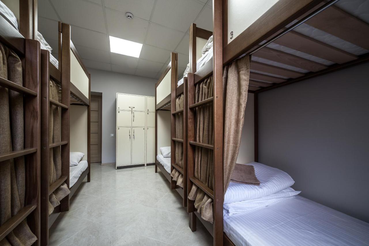 Ostriv Hostel Lviv Buitenkant foto