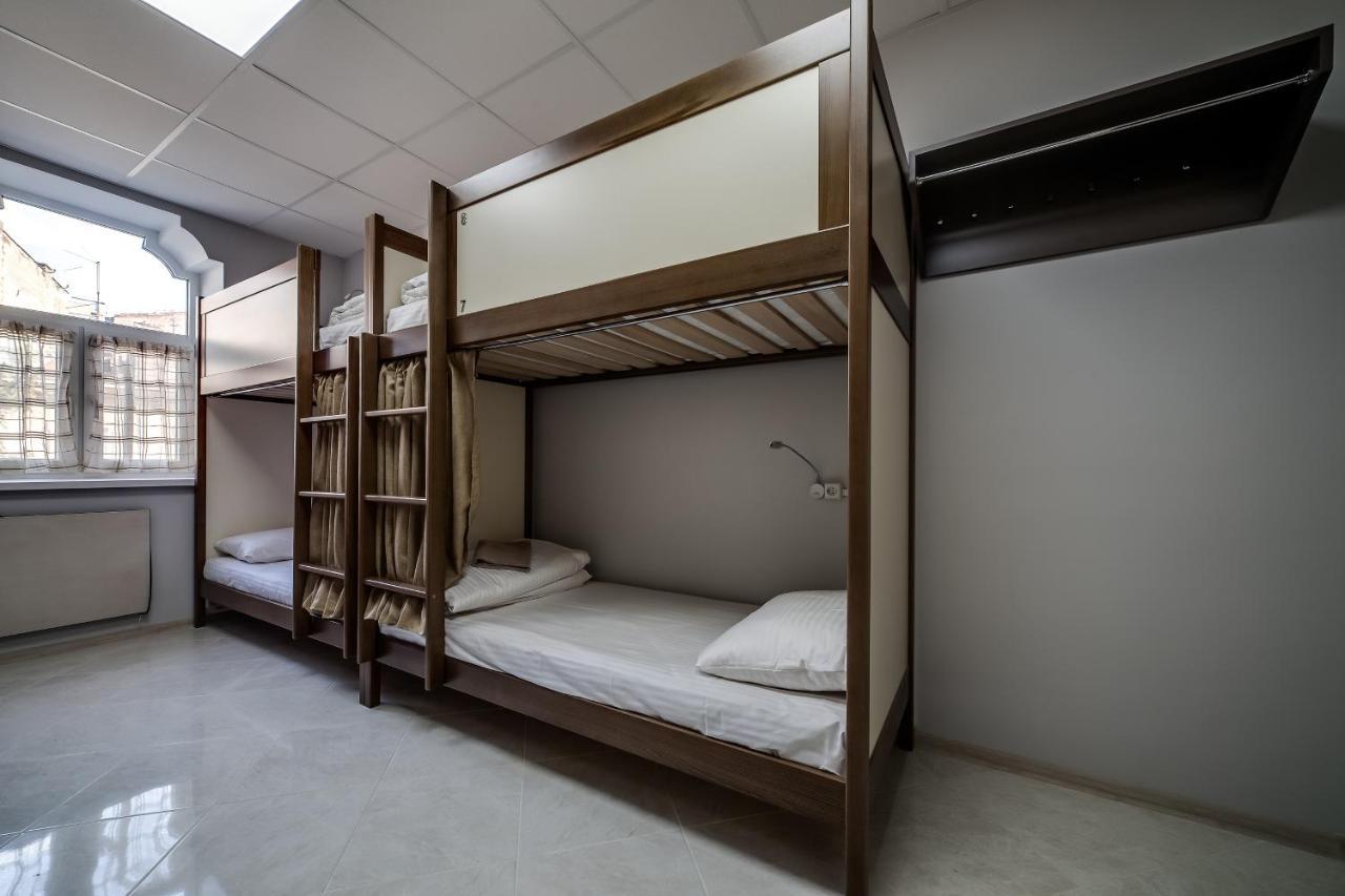 Ostriv Hostel Lviv Buitenkant foto