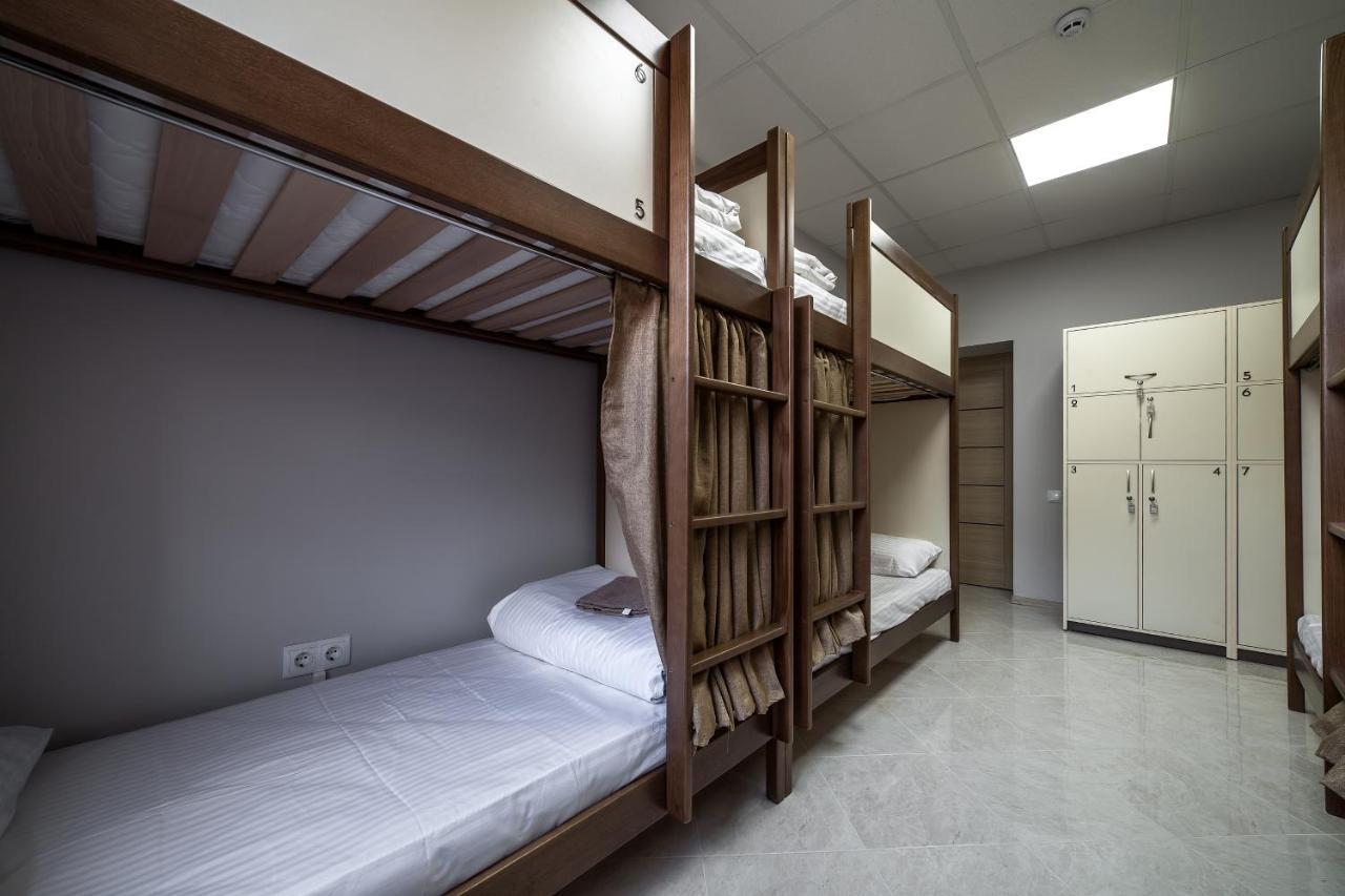 Ostriv Hostel Lviv Buitenkant foto