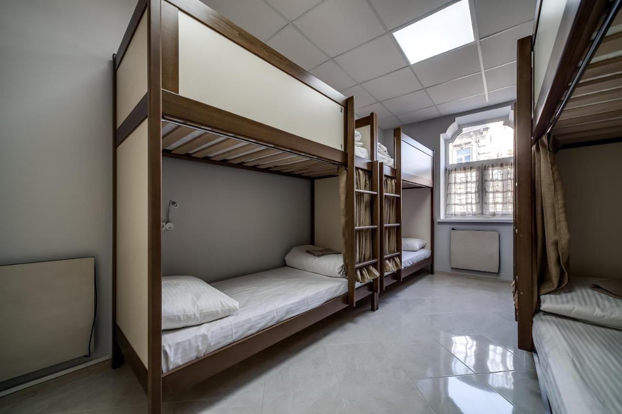 Ostriv Hostel Lviv Buitenkant foto