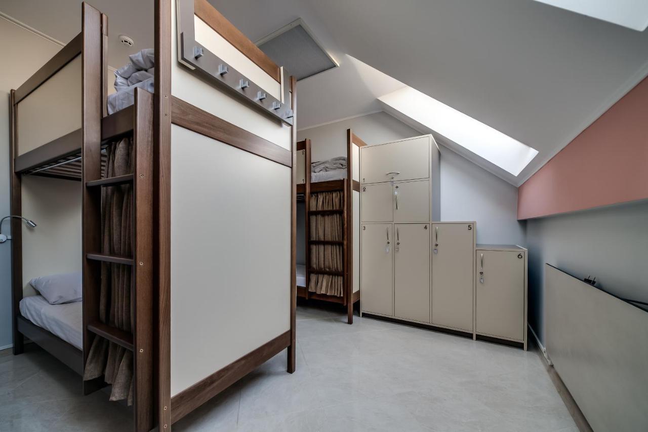 Ostriv Hostel Lviv Buitenkant foto