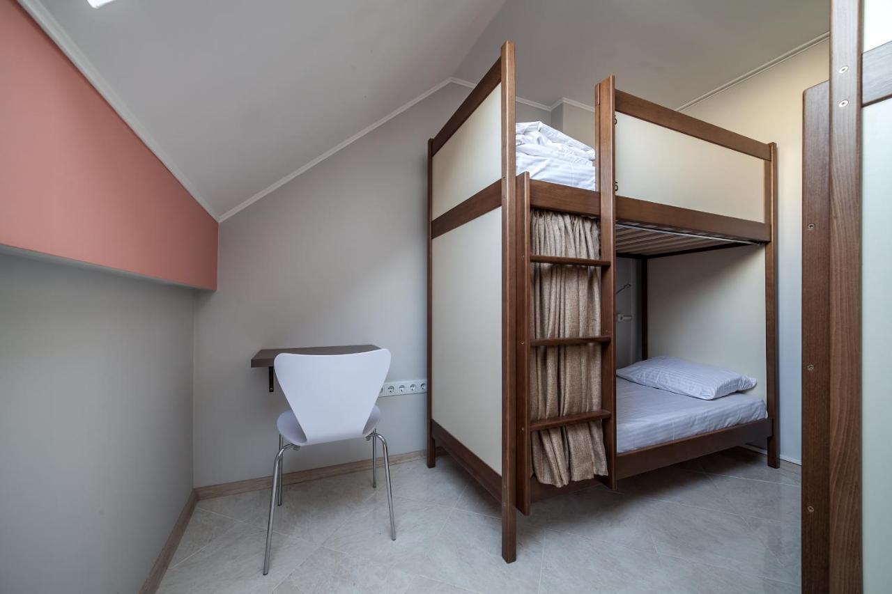 Ostriv Hostel Lviv Buitenkant foto