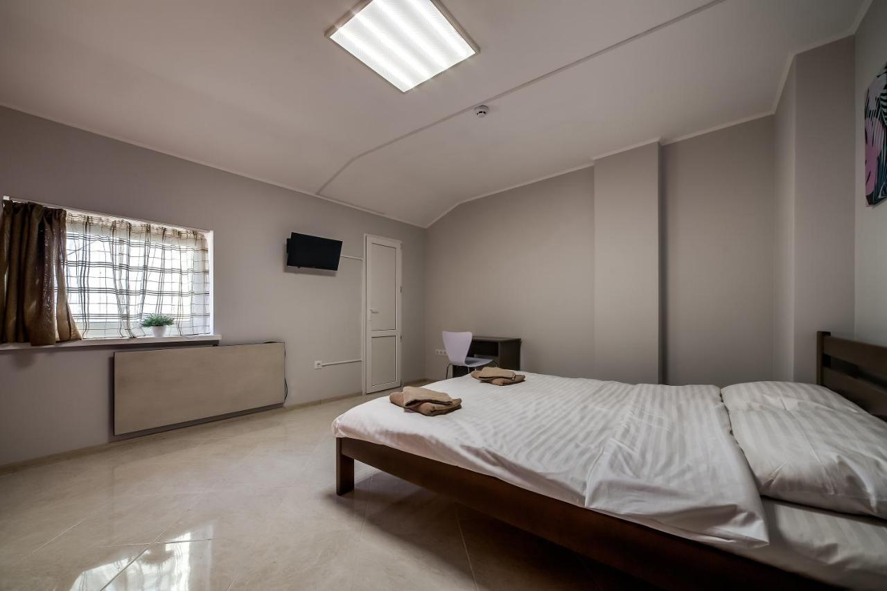 Ostriv Hostel Lviv Buitenkant foto