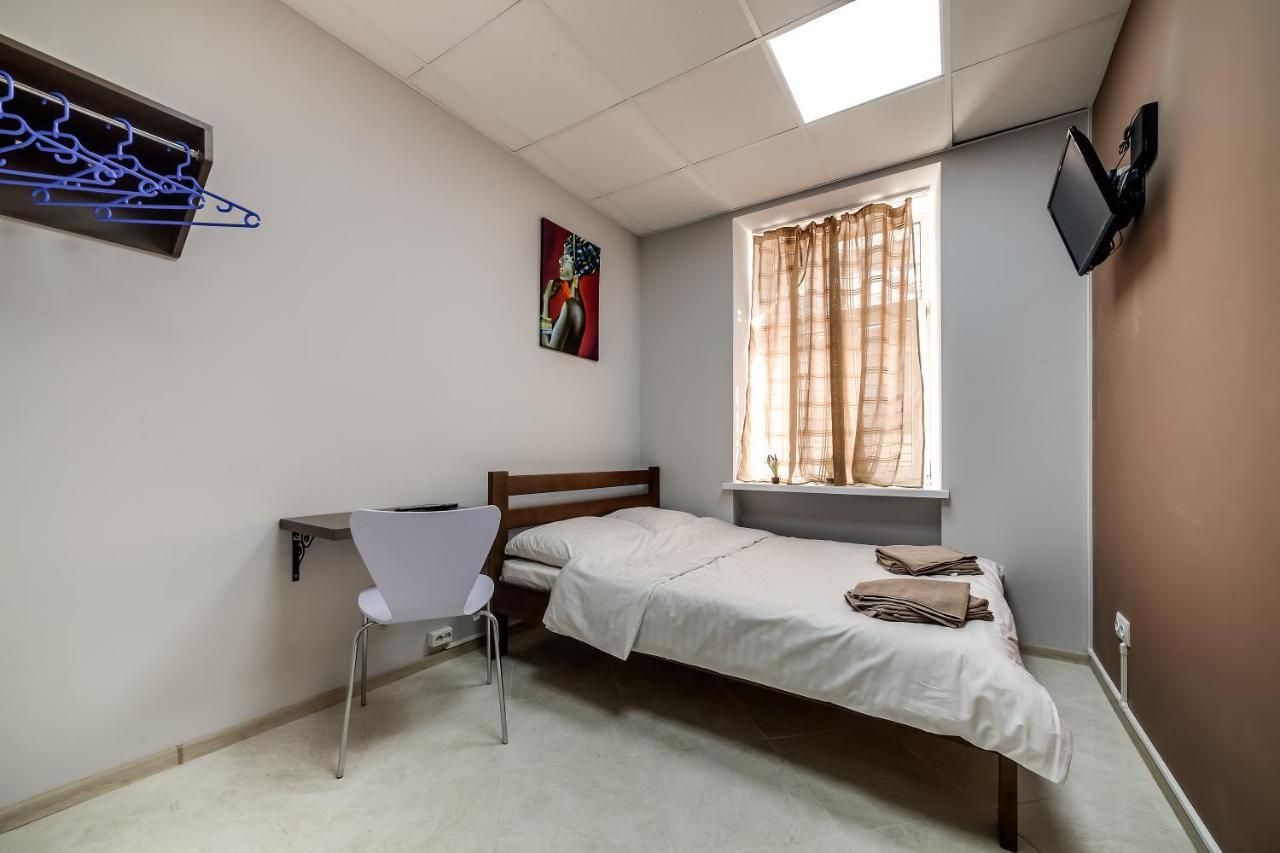 Ostriv Hostel Lviv Buitenkant foto