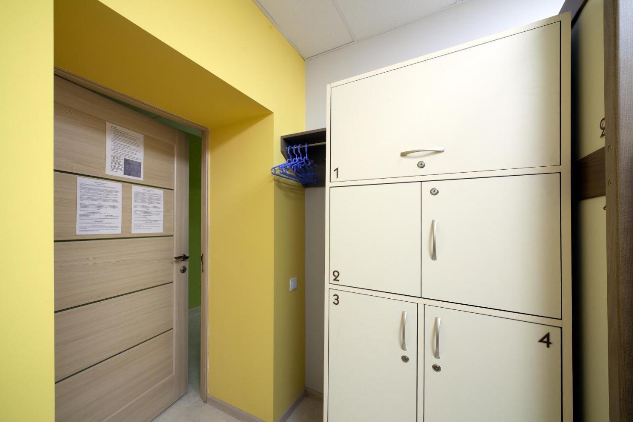 Ostriv Hostel Lviv Buitenkant foto