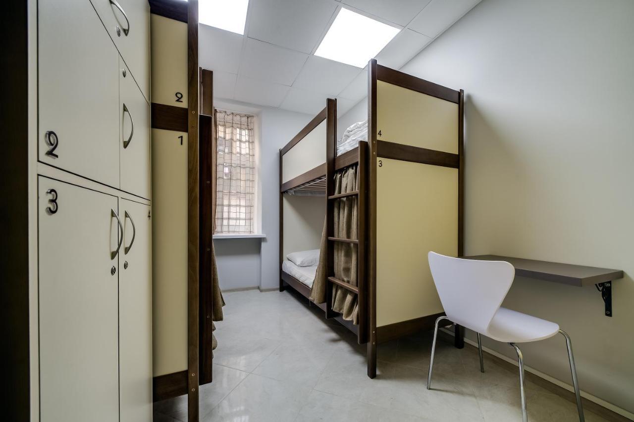 Ostriv Hostel Lviv Buitenkant foto