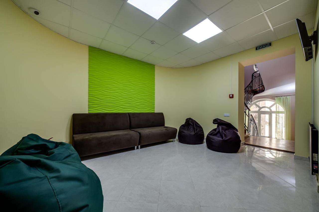 Ostriv Hostel Lviv Buitenkant foto