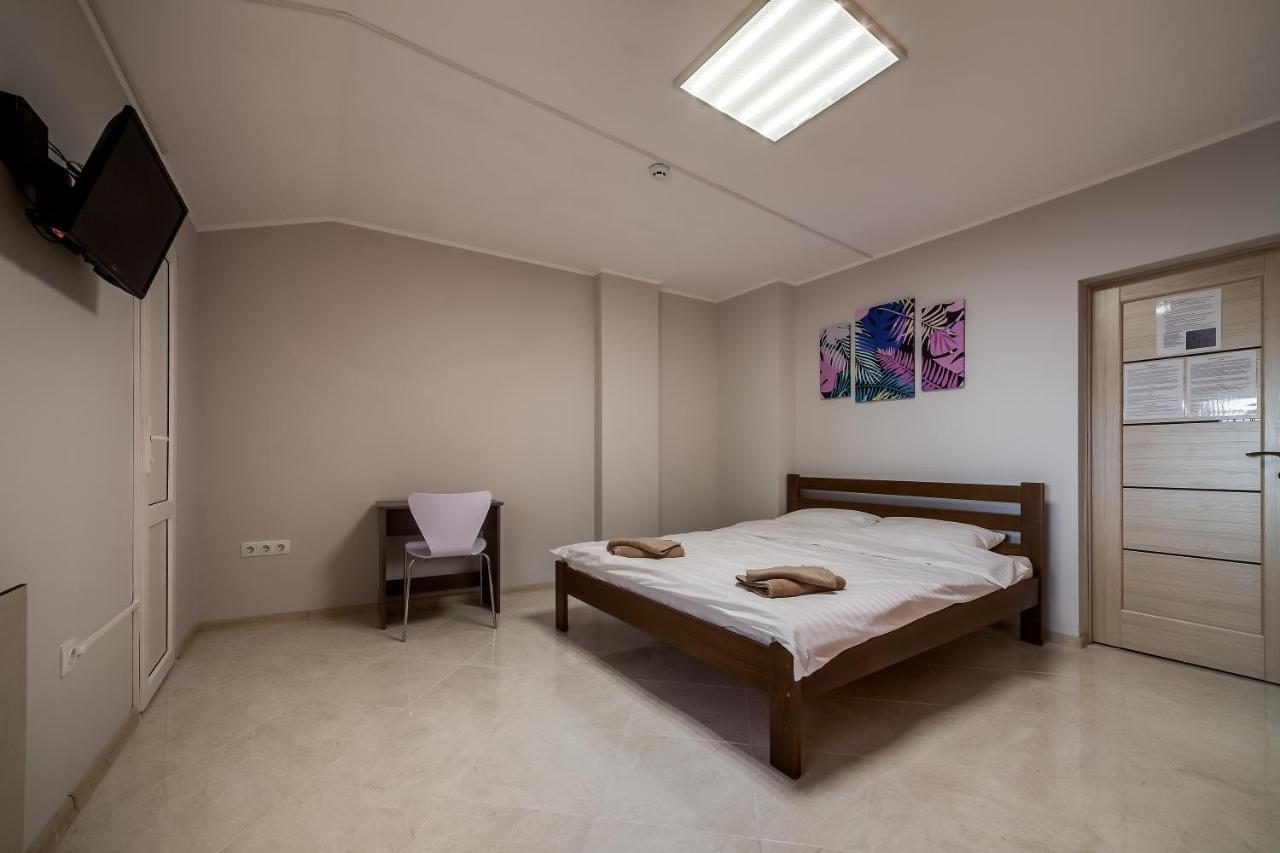 Ostriv Hostel Lviv Buitenkant foto