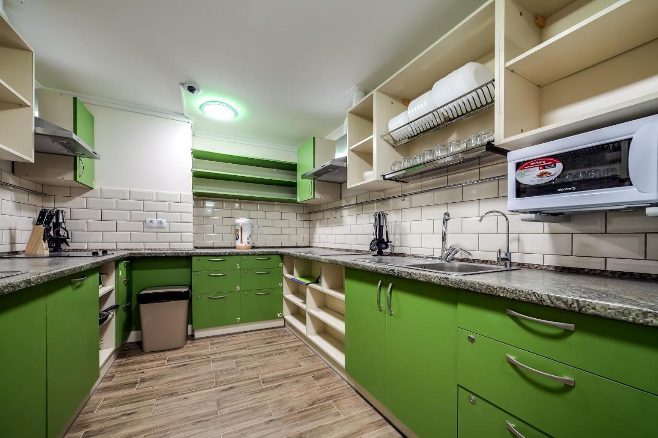 Ostriv Hostel Lviv Buitenkant foto