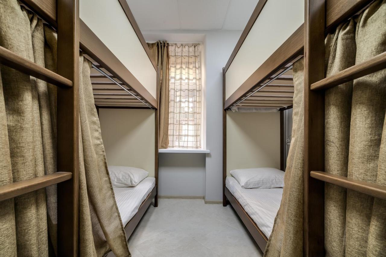 Ostriv Hostel Lviv Buitenkant foto