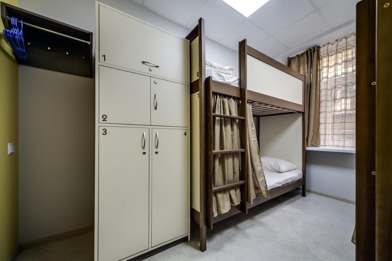 Ostriv Hostel Lviv Buitenkant foto