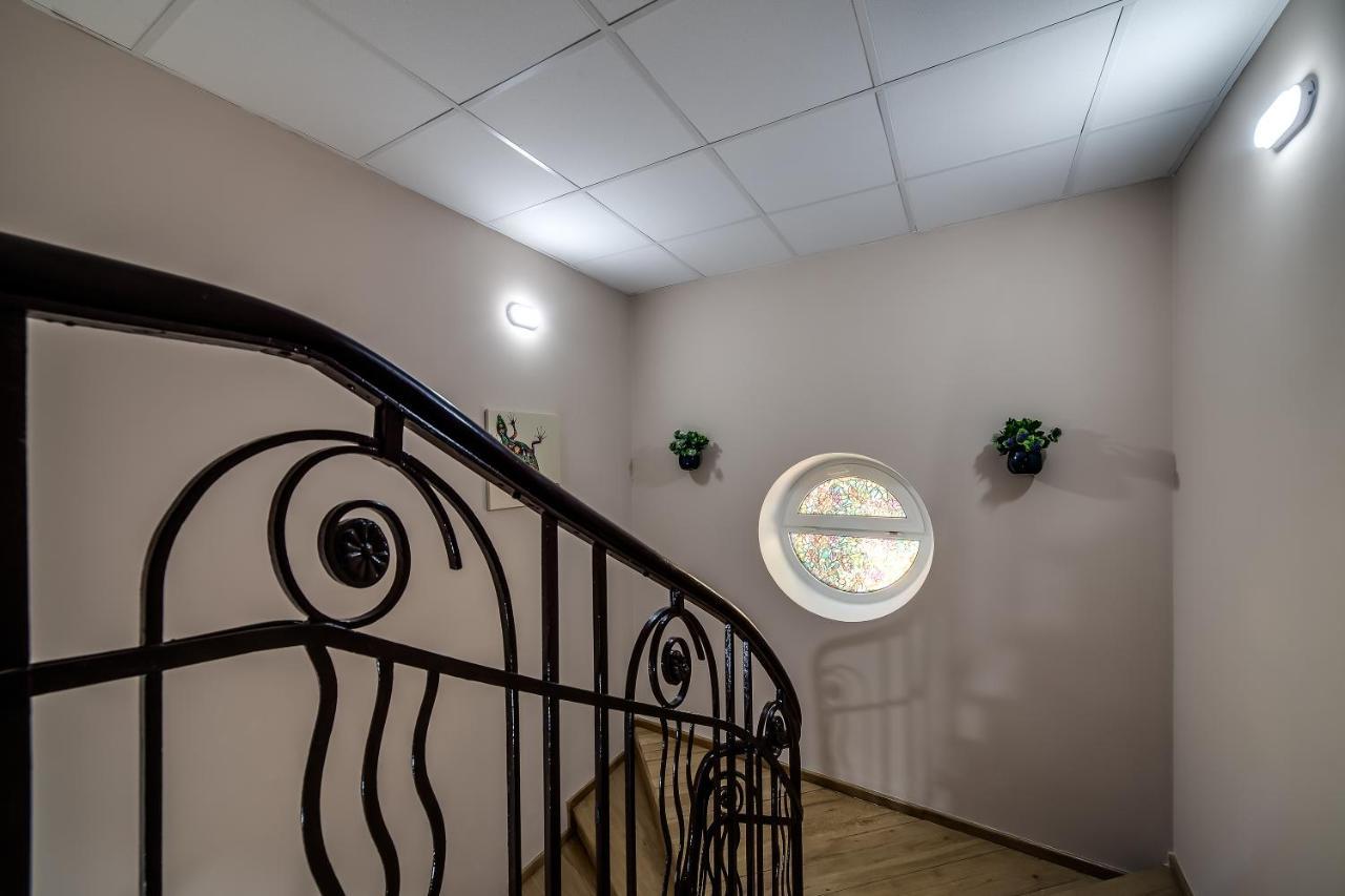 Ostriv Hostel Lviv Buitenkant foto