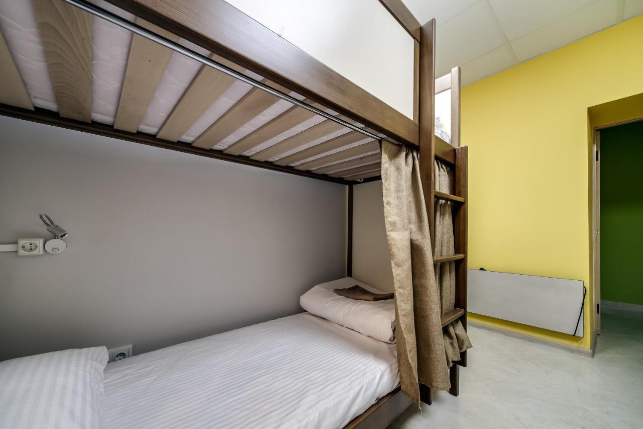 Ostriv Hostel Lviv Buitenkant foto