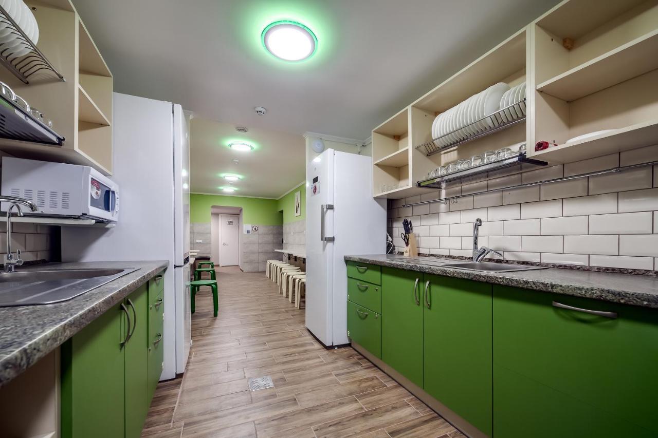 Ostriv Hostel Lviv Buitenkant foto