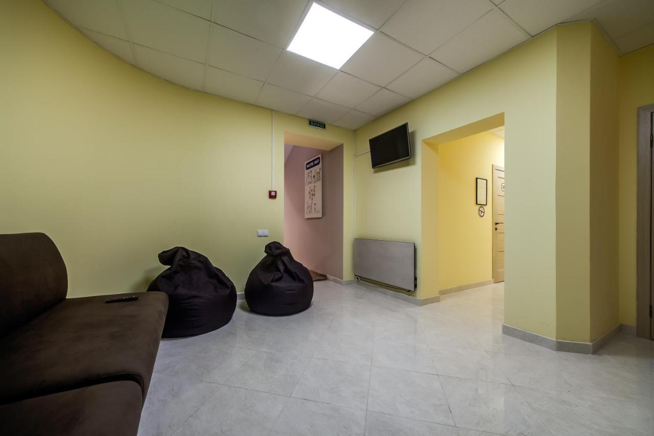 Ostriv Hostel Lviv Buitenkant foto