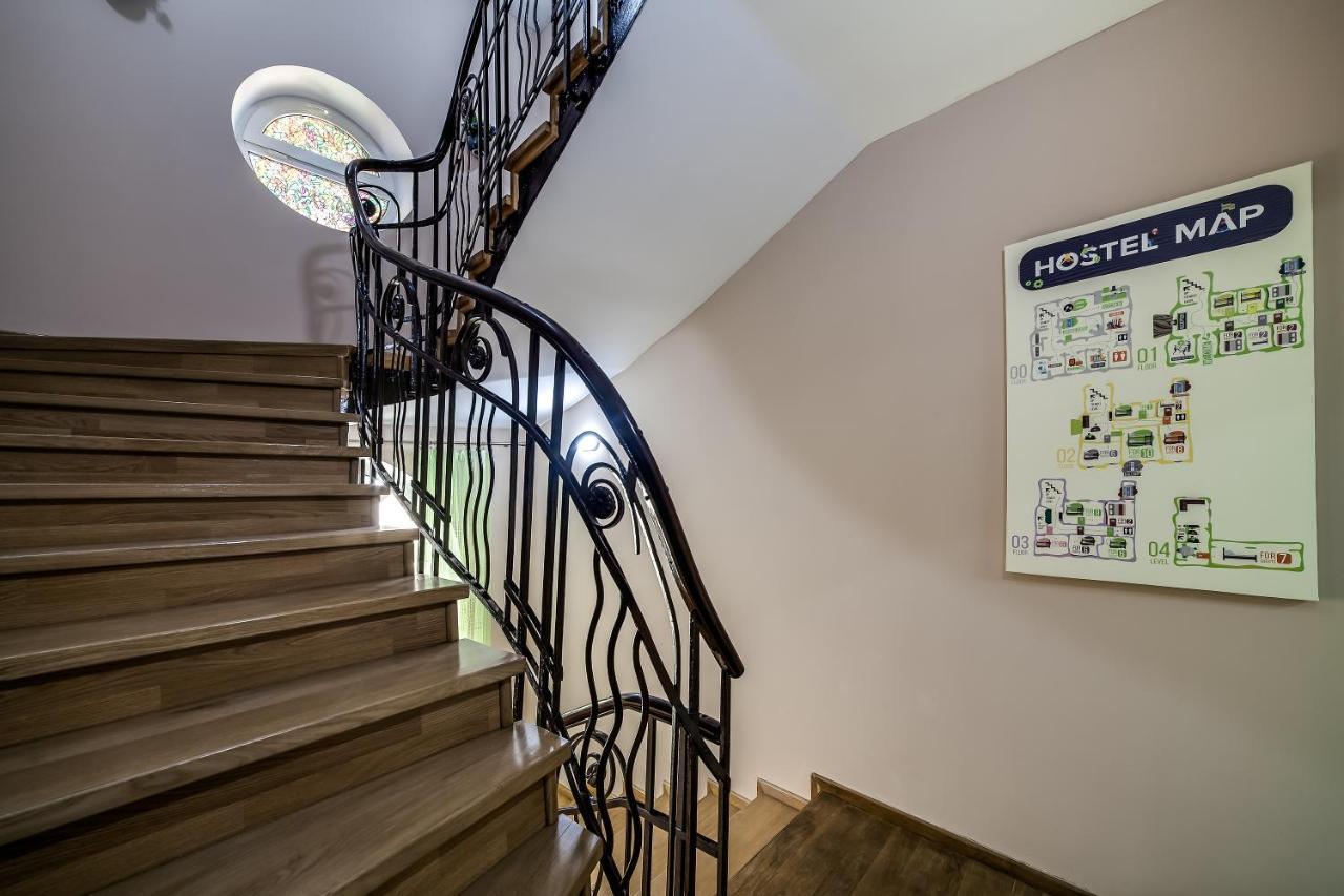 Ostriv Hostel Lviv Buitenkant foto